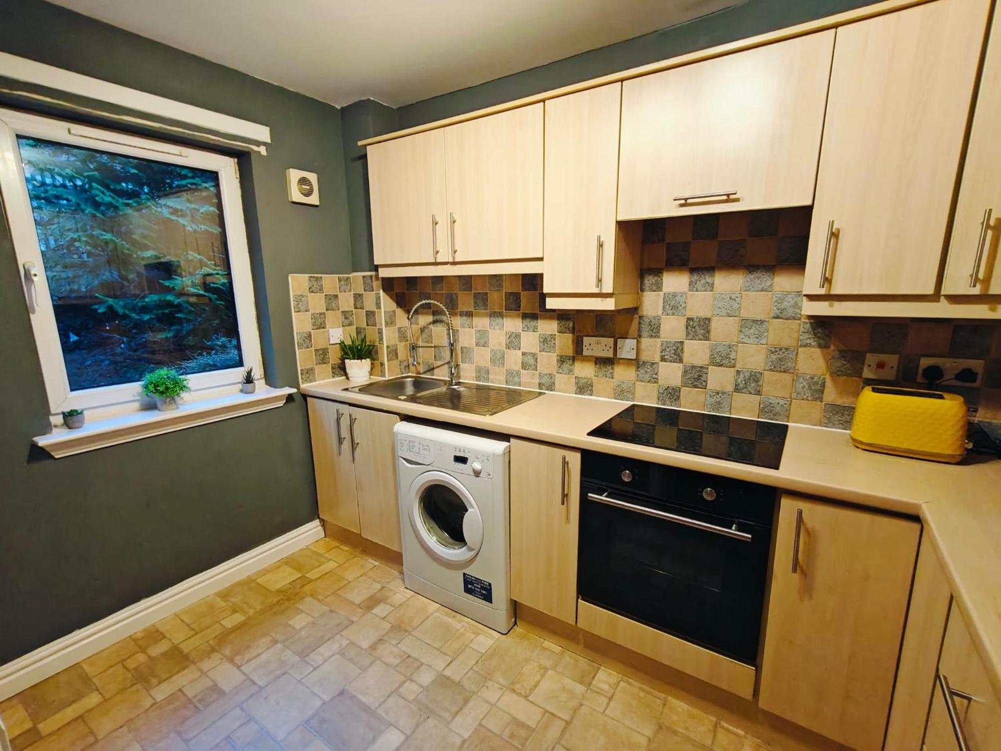 Апартаменты La Casita, Quarry - 2 Bedroom Entire With Free Parking